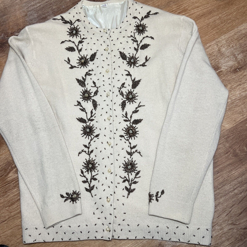 Vintage Sweater Women’ Size 38 Beige Floral Beading Lined Pearl Buttons